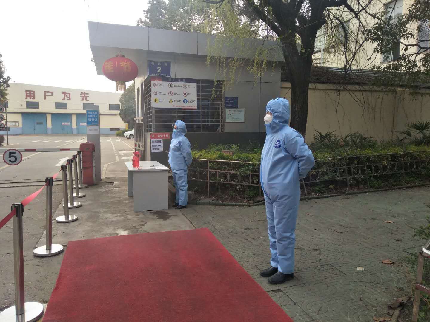 2020年疫情期間，湖北獵鷹保安公司疫情防控現(xiàn)場