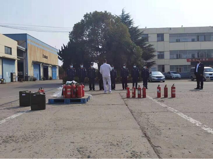 獵鷹保安公司積極組織，開展消防實(shí)戰(zhàn)演練，防患于未“燃”