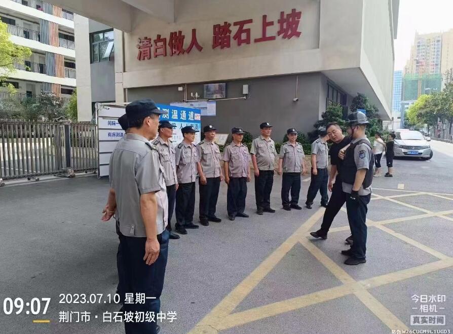 獵鷹防暴演練進(jìn)校園，筑起安全線